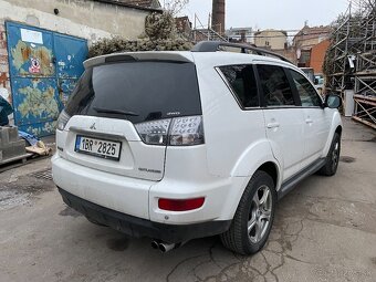 Mitsubishi Outlander 2.2 DI-D 4x4 - 2