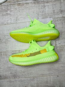 Yeezy 350 boost green glow - 2