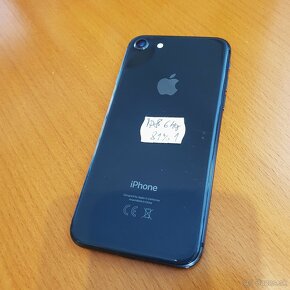 lacný kompaktný iPhone 8 64GB čierny - 2