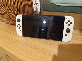 Nintendo switch oled + hra a obal na konzolu - 2