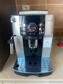 Kávovar delonghi - 2