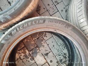 295/40 r21 - 2