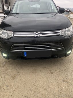 Mitsubishi Outlander Phev - 2