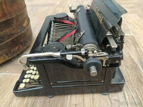 Písací stroj L.C. Smith - 2