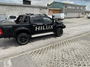Toyota Hilux - 2