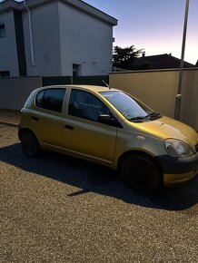 Predám Toyota yaris 1.0i rok 2001 - 2