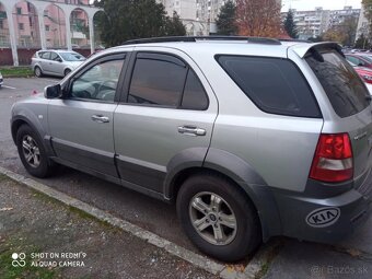 Kia Sorento čierne a strieborné. - 2