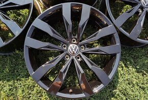 5x112 R19 VW Suzuka Black - 2