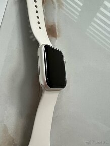 Apple Watch  SE 40 mm Hviezdno biely hliník - 2