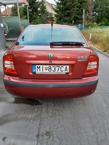 Škoda Octávia 1.6 benzín sedan - 2