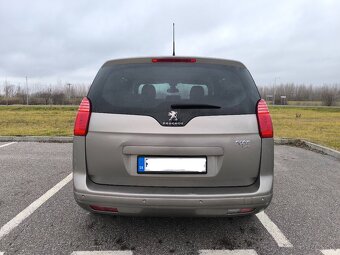 PEUGEOT 5008 1,6 L 84kW - 2