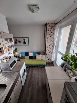 1-izbový veľký byt 44m² s dvomi lodžiami - 2