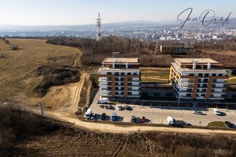 NOVOSTAVBA: 1,5 izb. byt, loggia + park. státie, v štandarde - 2