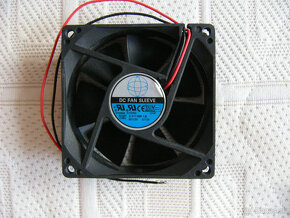 Predám ventilátor - priemer 8 cm na 12 V - 2