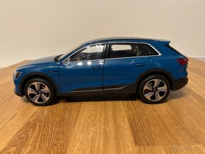 POŠKODENÁ Audi E-tron 1:18 Norev - 2