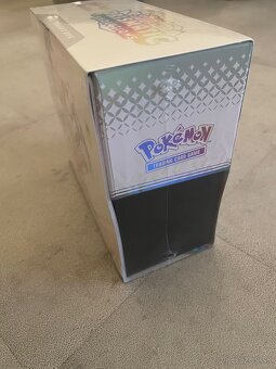 Pokemon Prismatic Ecolutions ETB - 2