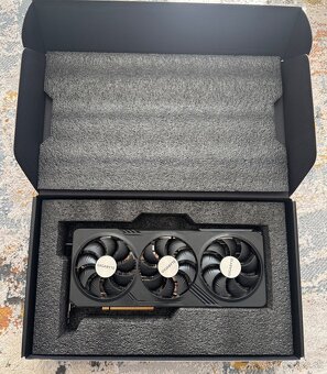 GIGABYTE Radeon RX 7700 XT GAMING OC 12GB - 2