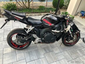 Honda CBR 1000 RR 2007 diely - 2