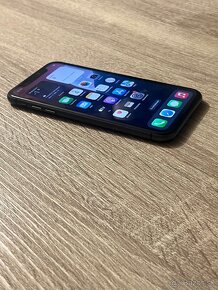 iPhone 11 / 64GB Čierny Super stav - 2