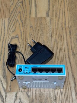 Router Mikrotik RB750Gr3 - 2