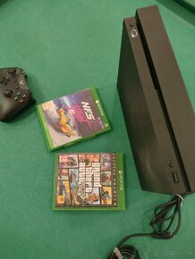 Xbox one X 1TB 4K ovladač + hry - 2