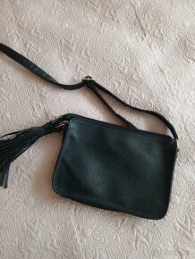 Čierna crossbody kabelka - 2