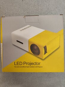 Mini LED data projektor [minimálne používaný] - 2