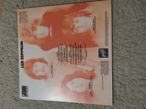 LP LED ZEPPELIN THE CLASSIC 1969 DEBUT ALBUM - 2