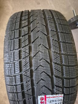 Zimne pneu 255/35 R19 - 2