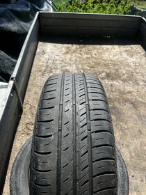 185/60R15 - 2