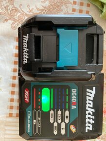 Makita DC40RA XGT - 2