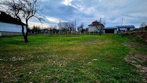 NA PREDAJ-Stavebný pozemok v Podhoranoch s možnosťou výstavb - 2