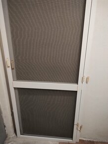 Predam sieťkove dvere na balkon proti komarom - 2