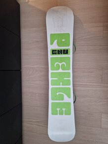 Snowboard GNU Banana 153 + NIKE SB boty - 2