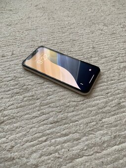 iPhone 11 90% baterka - 2