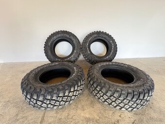 BF Goodrich Mud-Terrain 235/75r15 - 2