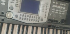 Predám yamaha psr 1000na ďiely nie idu zapnúť - 2