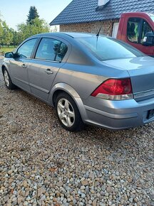 Rozpredám Opel Astra H Sedan 1.7CDTi 74kw M6 2008 - 2