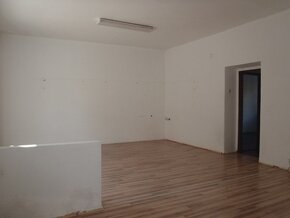 obchodný priestor v Púchove 62 m2 - aj ako byt - 2