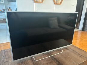 SONY Bravia (107cm / 42") - 2