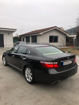 Lexus LS600h long - 2