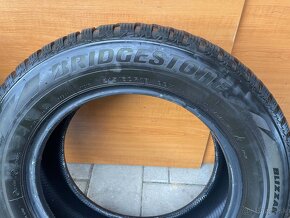 Predám 2x pneu  215 60 R16 Bridgestone ZIMNÉ - 2