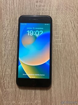 iPhone 8 / 256GB škrabance na displeji - 2