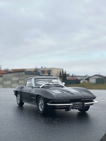 Chevrolet Corvette predam zberatelske modely. Mierka 1:43 - 2