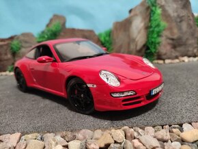 Prodám model 1:18 Porsche 911 Carrera 4s - 2