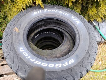 Predám pneu Bfgoodrich All terrain 255/70 r16 - 2