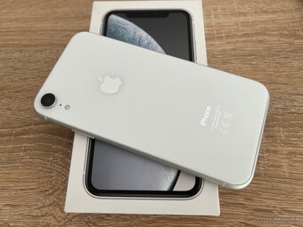 Apple iPhone XR 64GB - 2