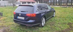 VW Passat Variant 2.0 BiTDI 240k BMT Highline 4MOTION - 2