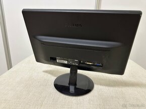 LCD Philips HD monitor - 2