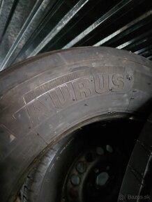 Predám pneumatiky AURUS 245/70R17,5 vodiace - 2